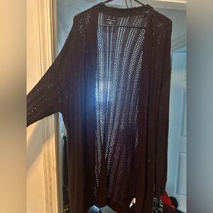 Knitted cardigan that is lightweight but still warm! Perfect for the fall season